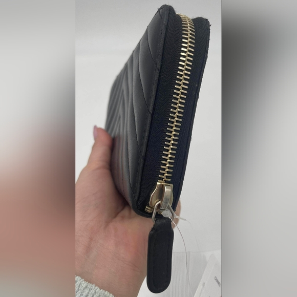 CHANEL Black Chevron Wallet with Gold Accents - Picture 6 of 10